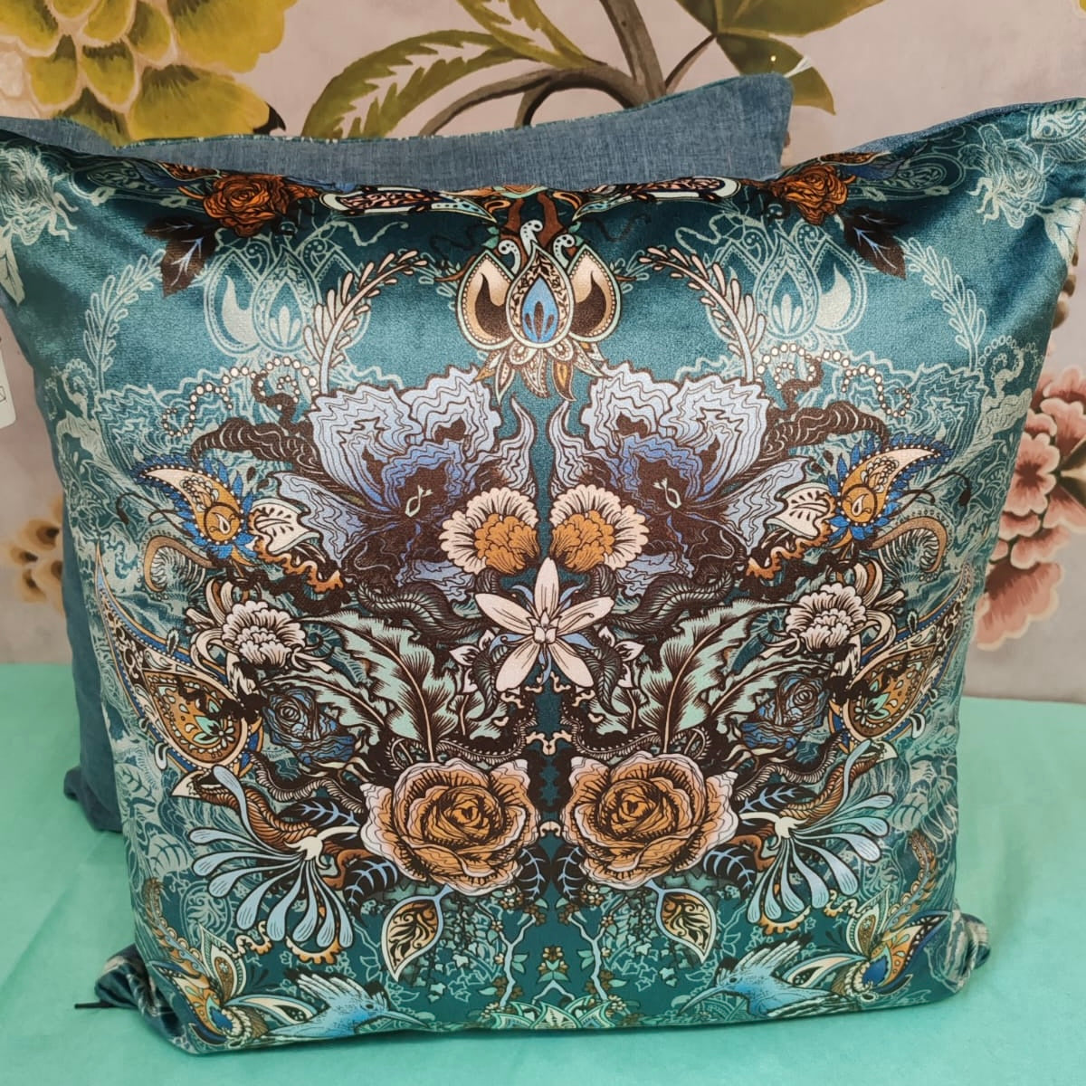 Becca Who Eden 18" cushion