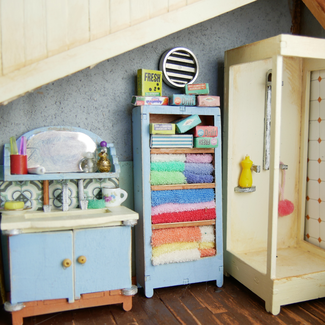 Kids DIY - Die-Cuts Bathroom - The Mouse Mansion