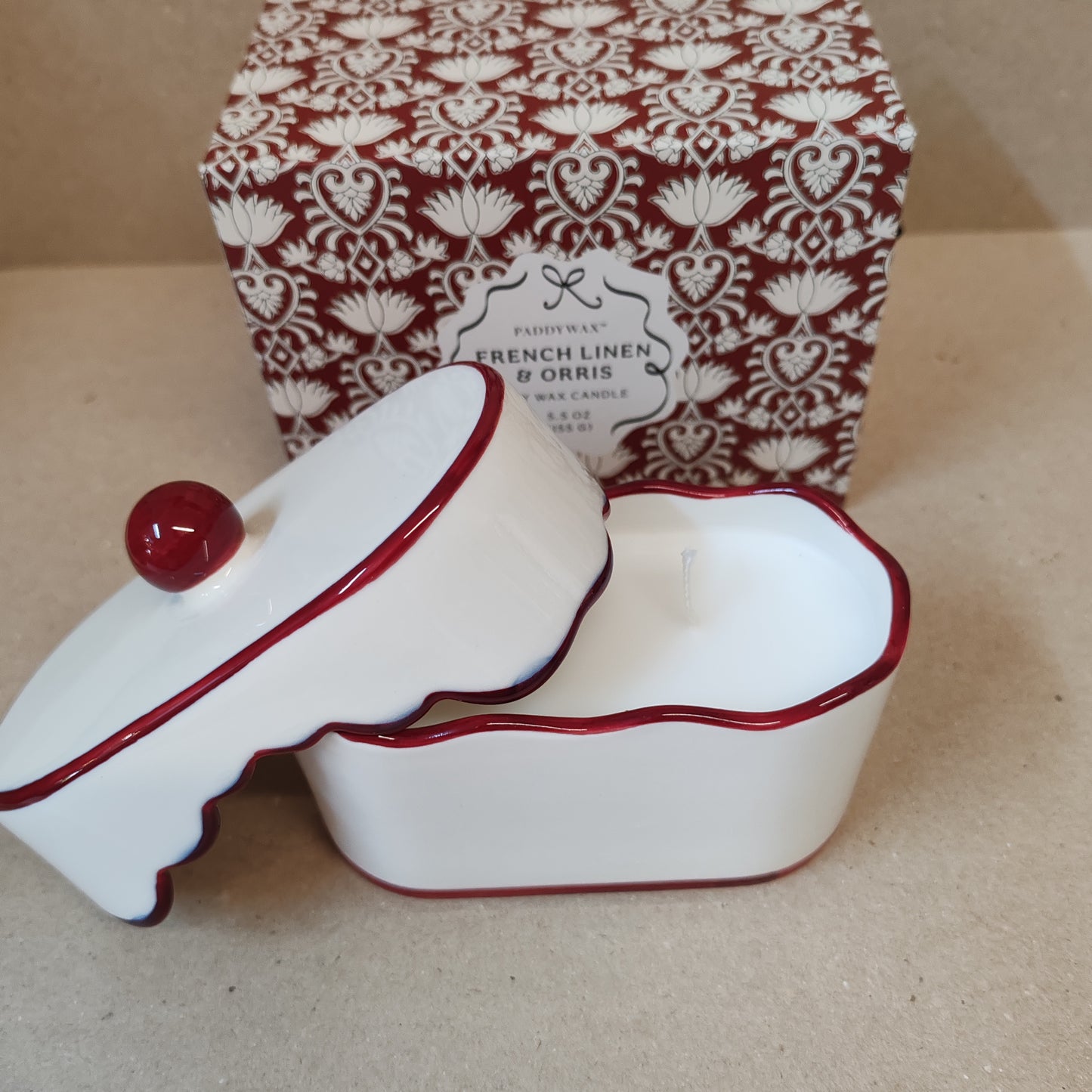 Scented candle in porcelain dish with lid. Scent of french linen and Orris
