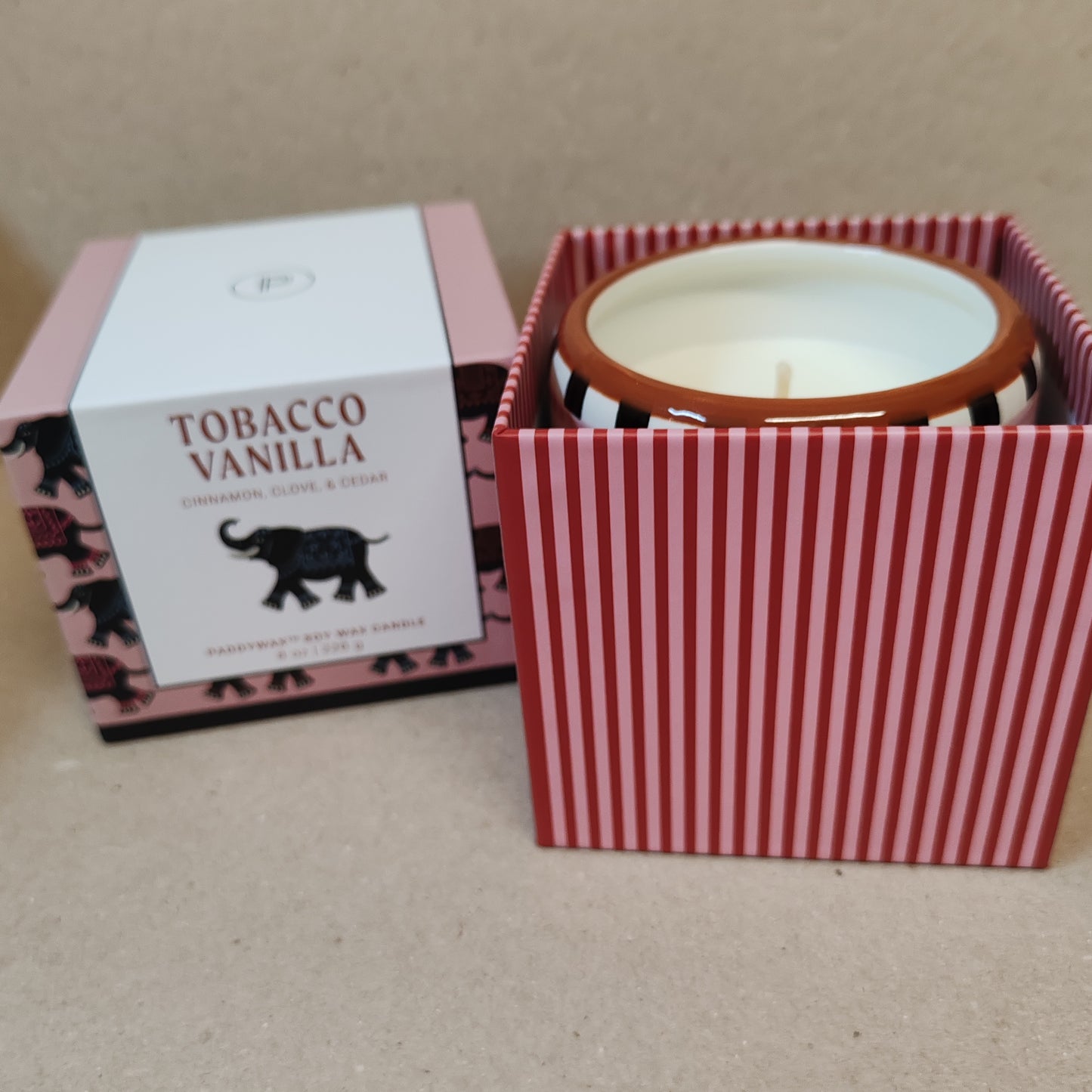 Adopo elephant ceramic scented candle. Scent Tobacco and Vanilla