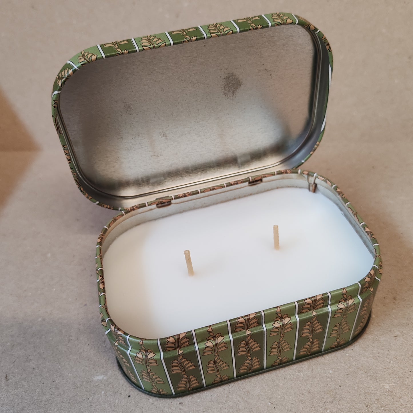 Candle in printed Tin. Scent of Smoked Pistachio