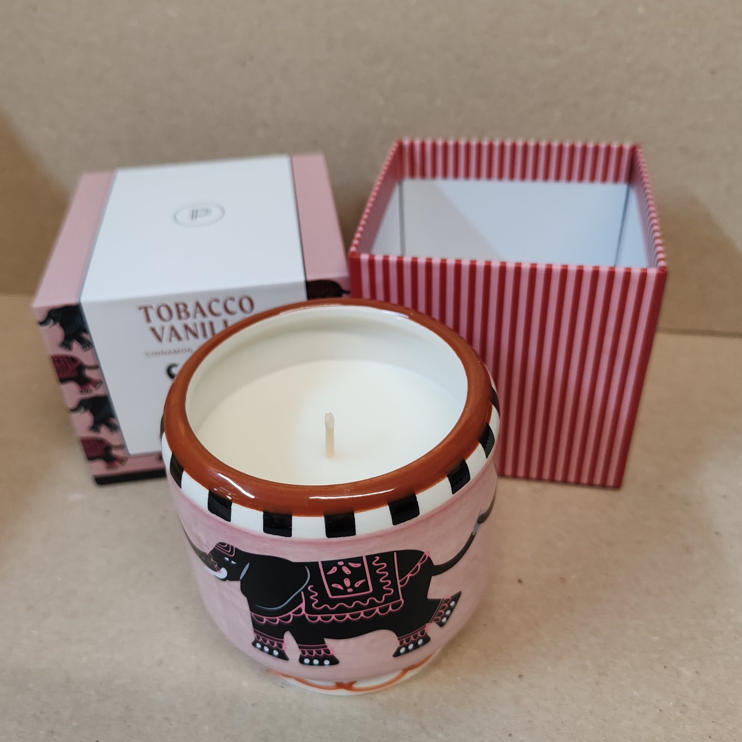 Adopo elephant ceramic scented candle. Scent Tobacco and Vanilla