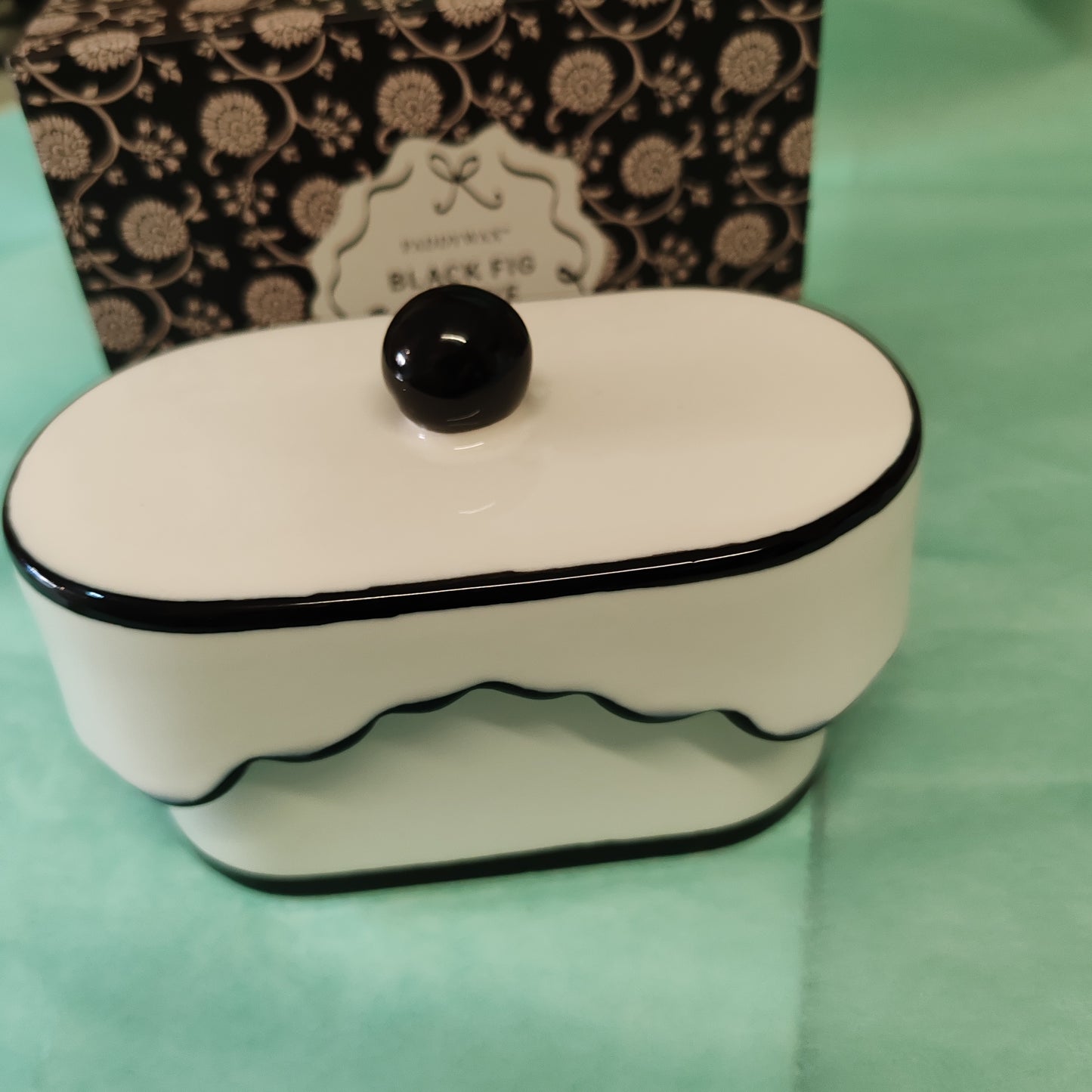 Cherie 5.5oz/155g Ceramic Dish Candle - Black-Black Fig & Olive