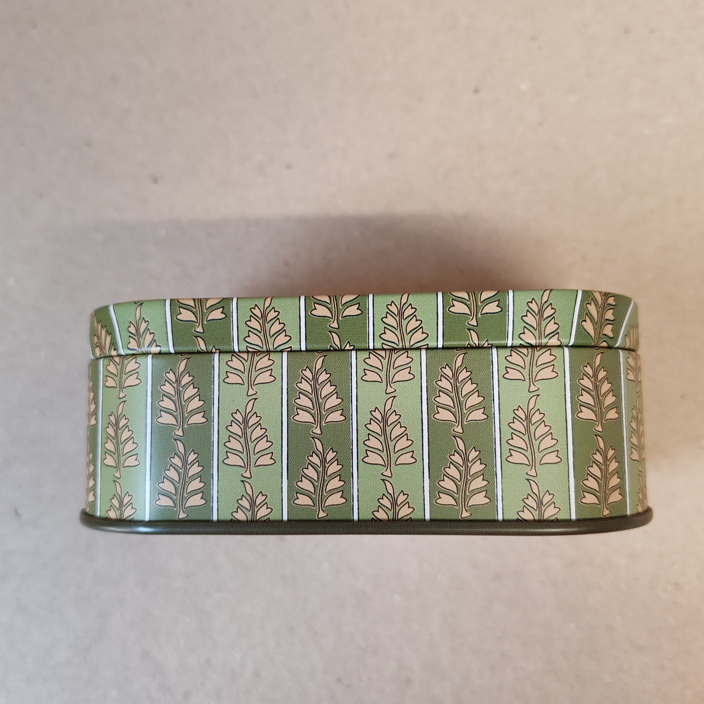 Candle in printed Tin. Scent of Smoked Pistachio