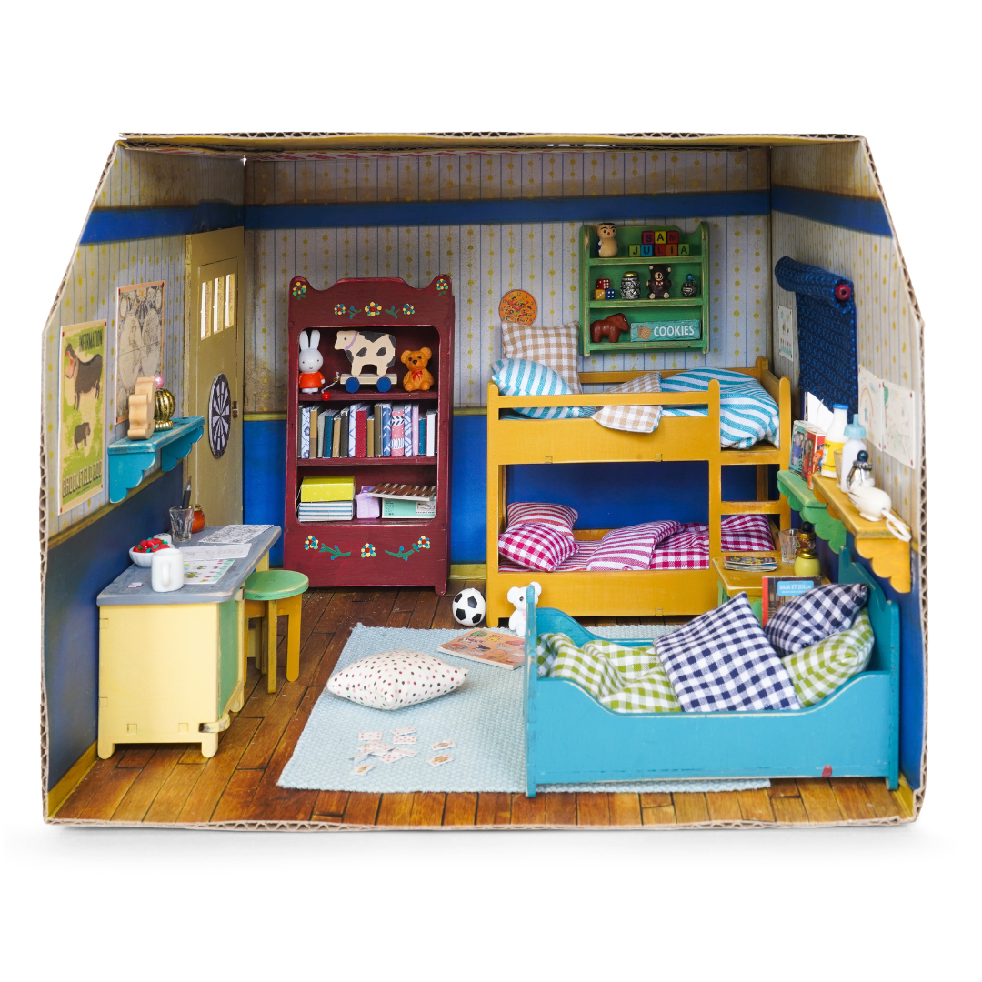 Kids DIY Dollhouse - Cardboard Room - Kid's Bedroom