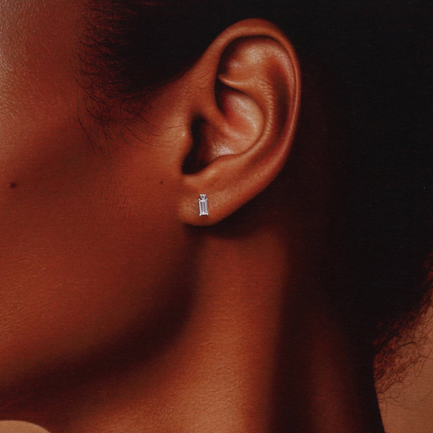 KINFOLK BLUE Drummer Clear rectangle gem earrings