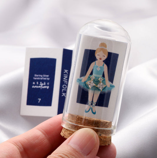 KINFOLK  BLUE Ballerina Clear squares earrings