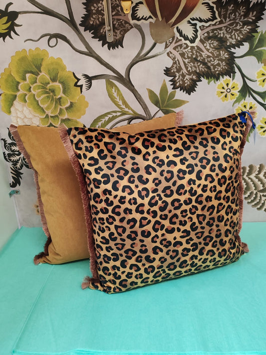 Becca who leopard gold&tan cushion