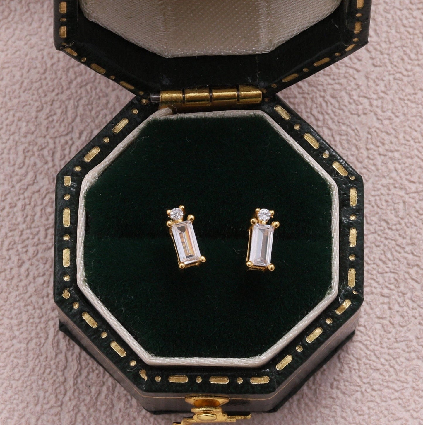 KINFOLK BLUE Drummer Clear rectangle gem earrings