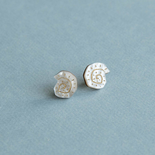 Shell Stud Earrings in Pearly White Gold