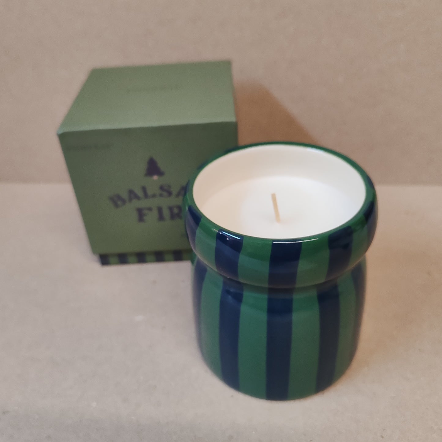 Cabana 6.5oz scented candle. Vanilla bean and Myrhh mod scent
