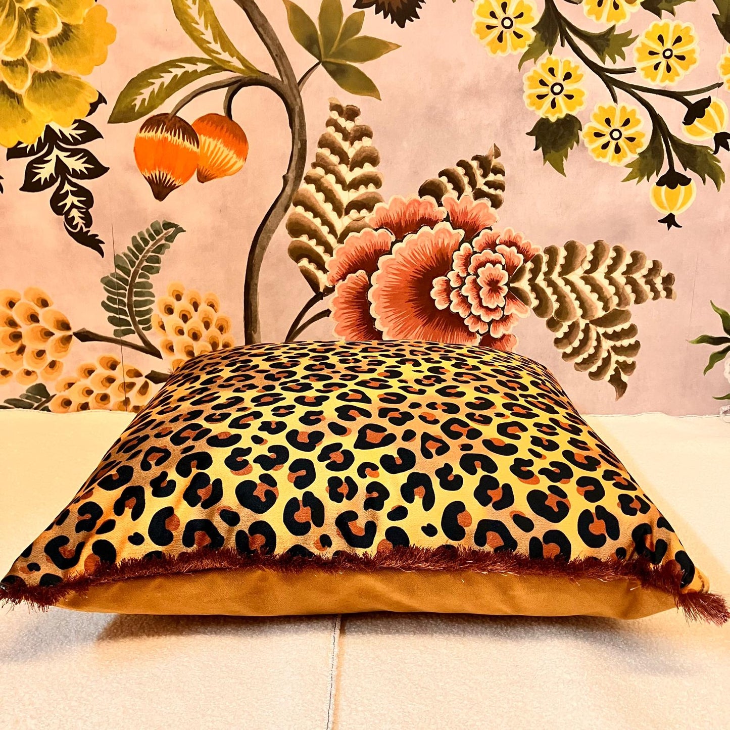 Becca who leopard gold&tan cushion