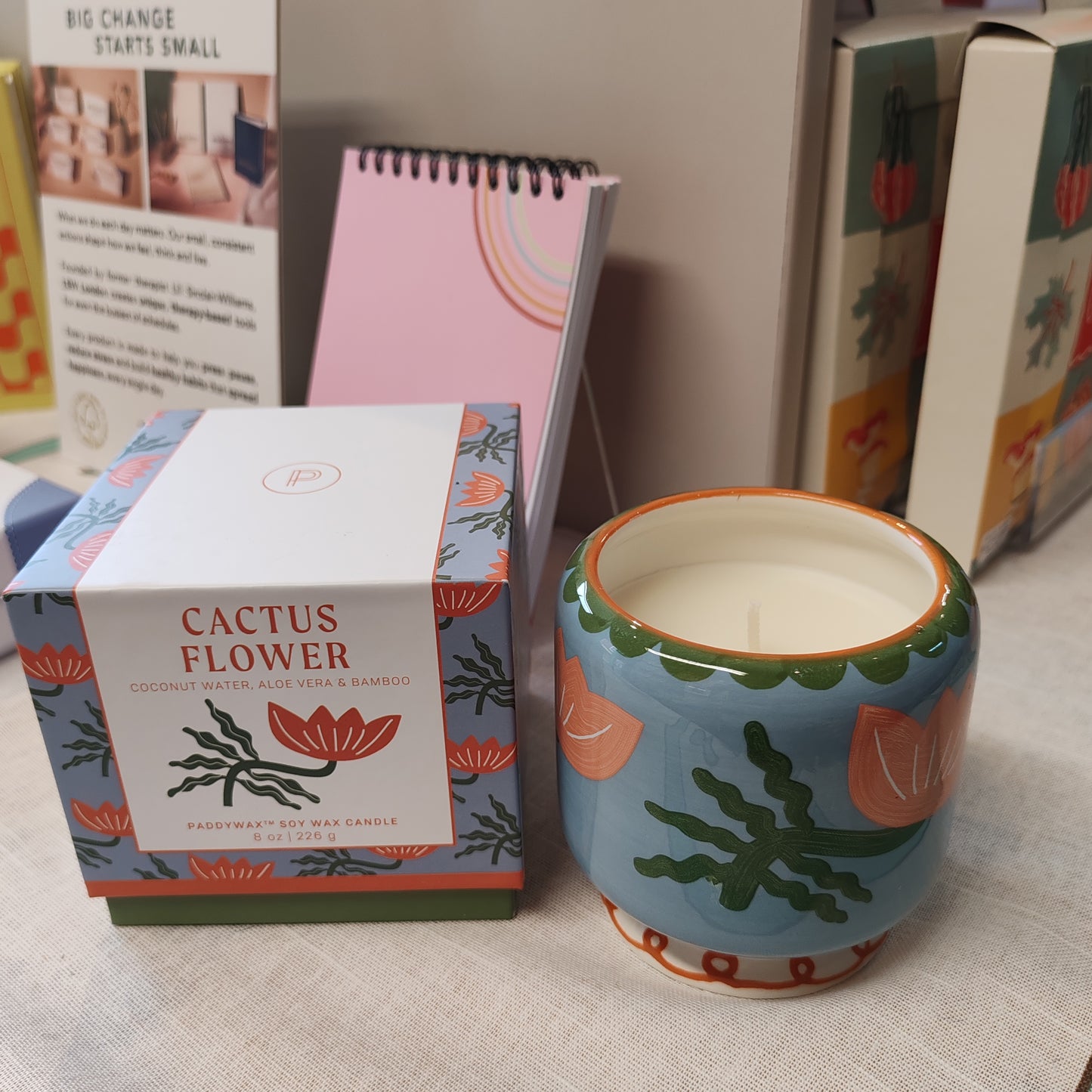 Adopo flower cactus ceramic candle. Scent of coconut water, aloe Vera and bamboo