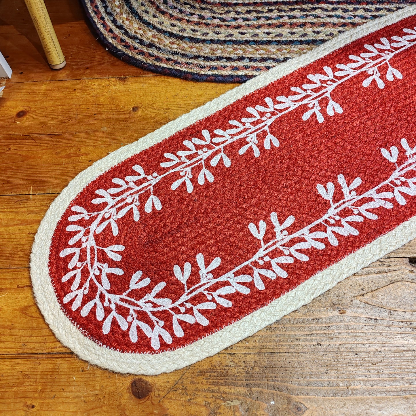 Jute Berry table runner. Festive Berry