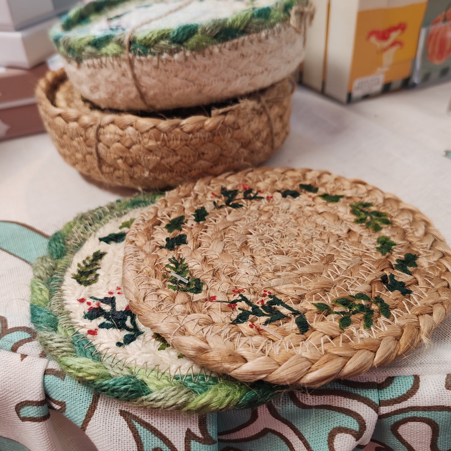 Christmas jute coasters -set of 6 in basket. 12cm