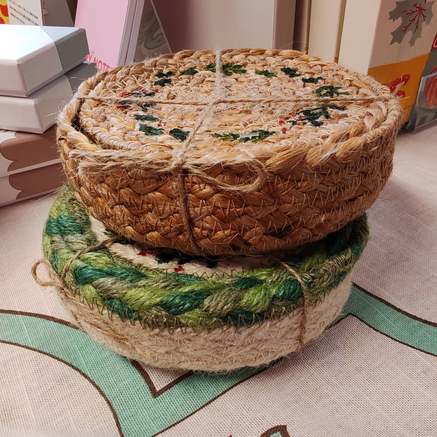 Christmas jute coasters -set of 6 in basket. 12cm