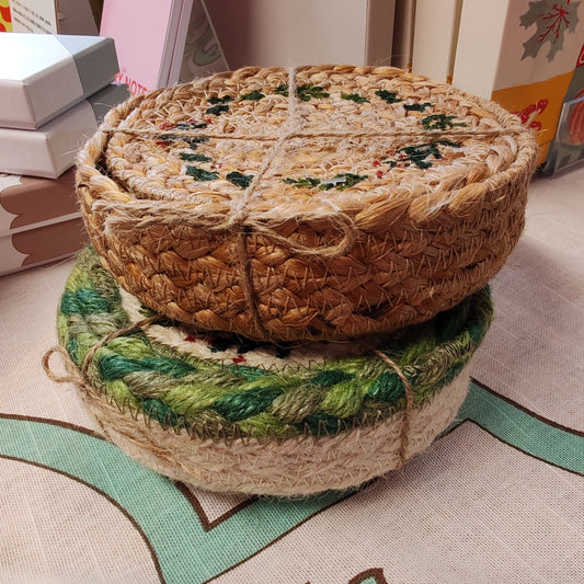 Christmas jute coasters -set of 6 in basket. 12cm