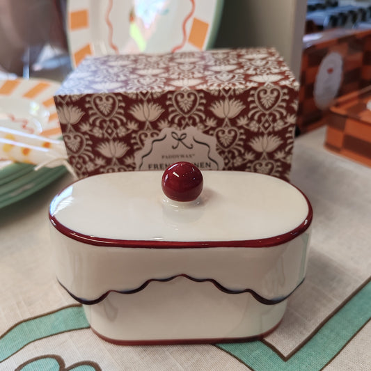 Scented candle in porcelain dish with lid. Scent of french linen and Orris