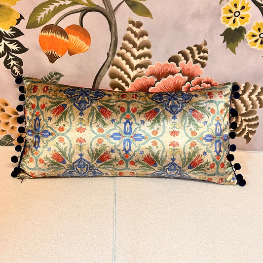 Art of the loom cushion