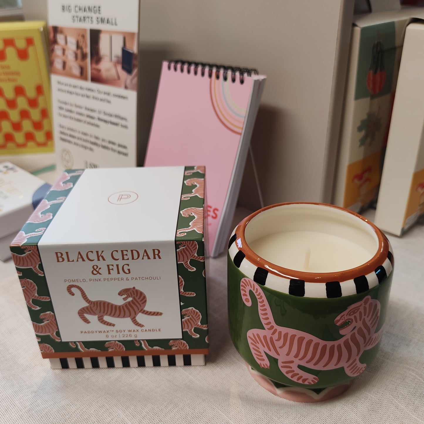 Adopo Tiger decorated Ceramic candle. Scent of Pomelo, pink pepper and Patchouli.