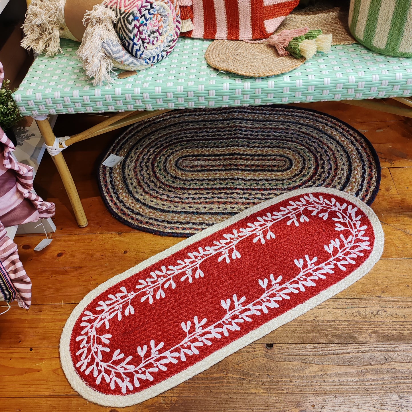 Jute Berry table runner. Festive Berry