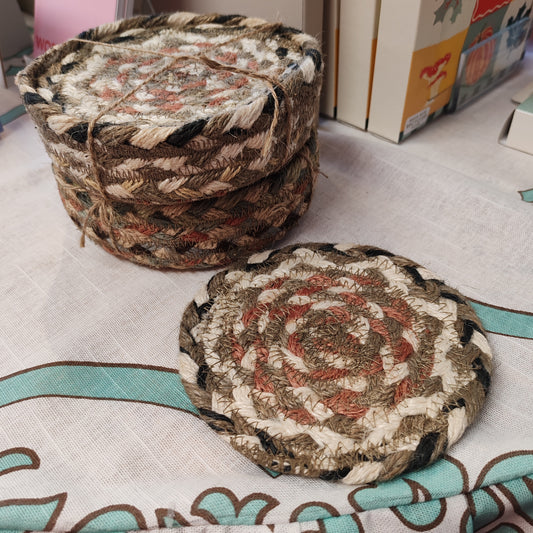 Jute set 6 coasters in a basket. Colour granite