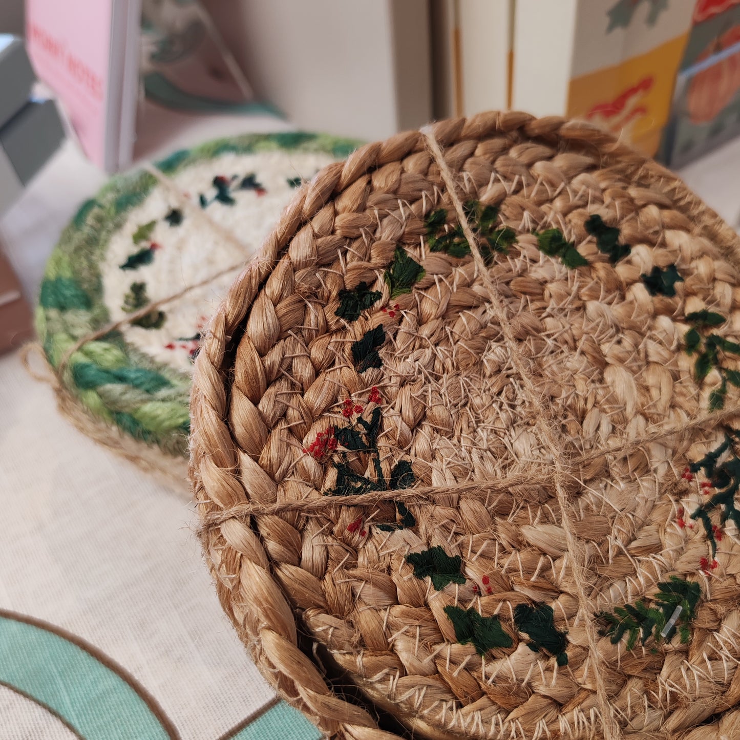 Christmas jute coasters -set of 6 in basket. 12cm