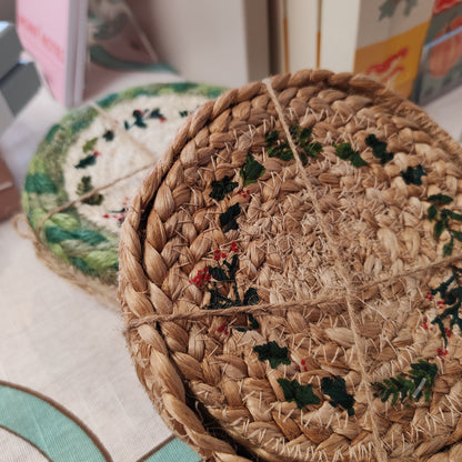 Christmas jute coasters -set of 6 in basket. 12cm