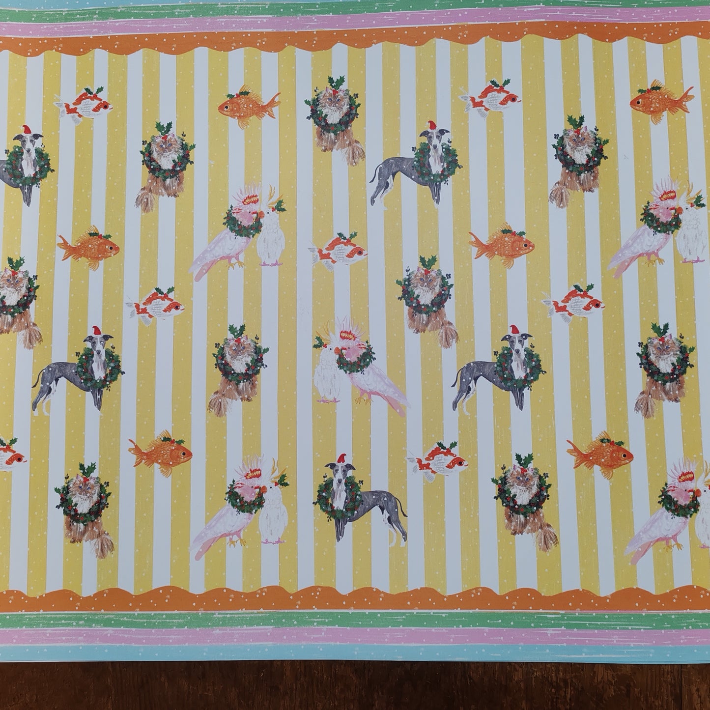 Pets scene Christmas gift wrap