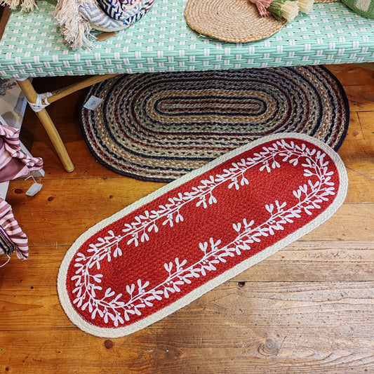Jute Berry table runner. Festive Berry